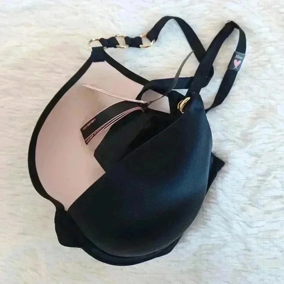 Victoria's Secret Plunge Push-Up Bra - Picture 4 of 6